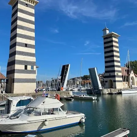 La Deauvilloise Yourhosthelper *