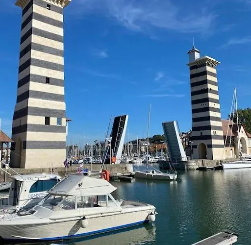 La Deauvilloise Yourhosthelper *